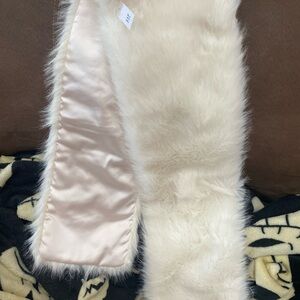 NWT GAP Kids Plush Faux Fur Scarf in Cream